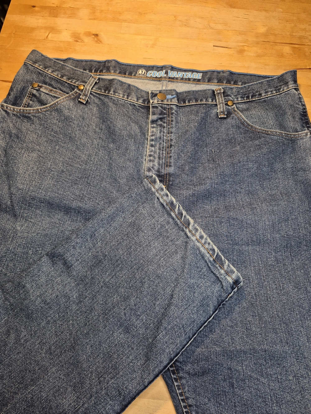 Wrangler Men’s Relaxed Fit Jeans in Blue Denim 40x32. 3669